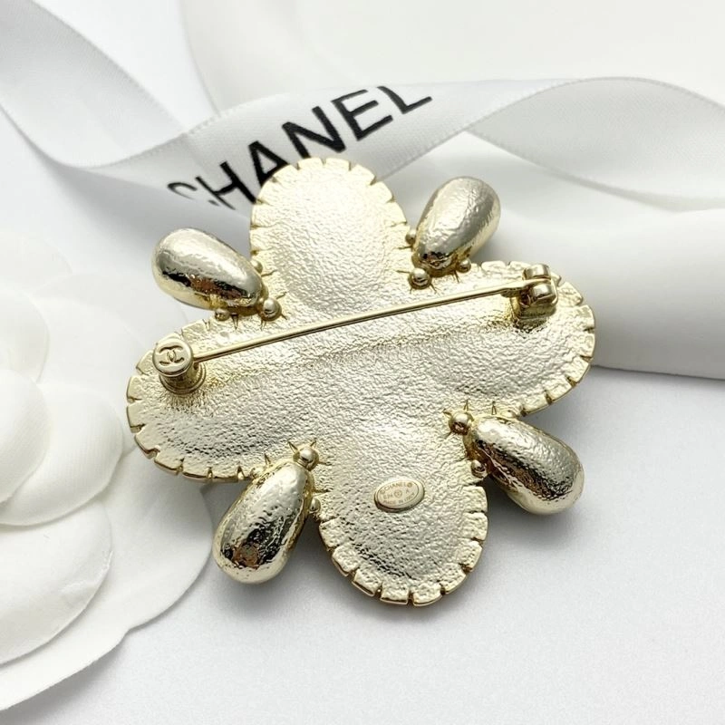 Cozy Chanel Brooches 230270