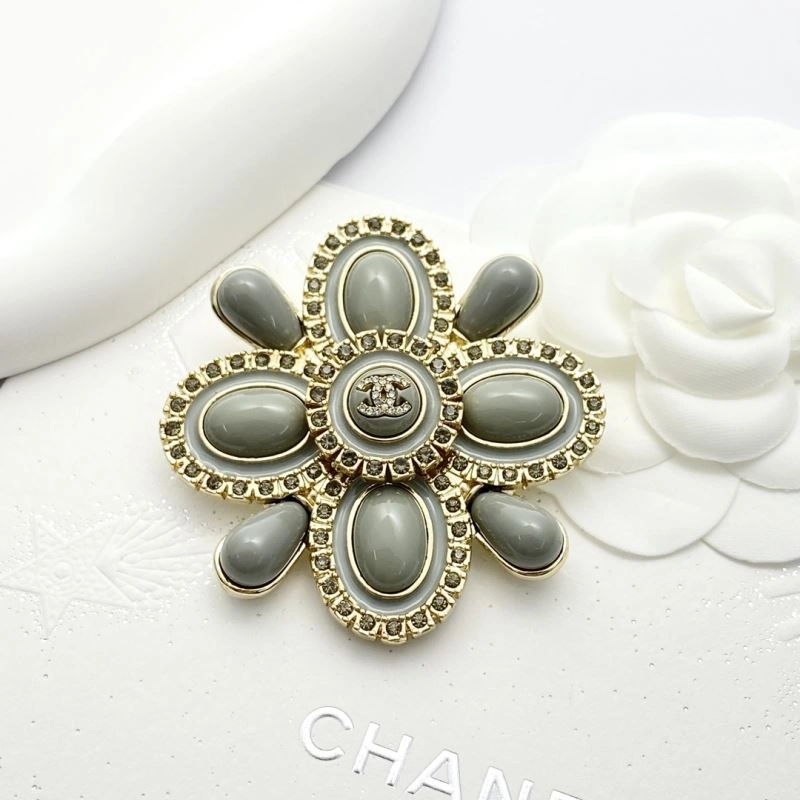 Cozy Chanel Brooches 230270