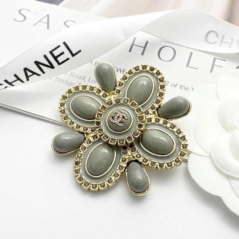 Cozy Chanel Brooches 230270