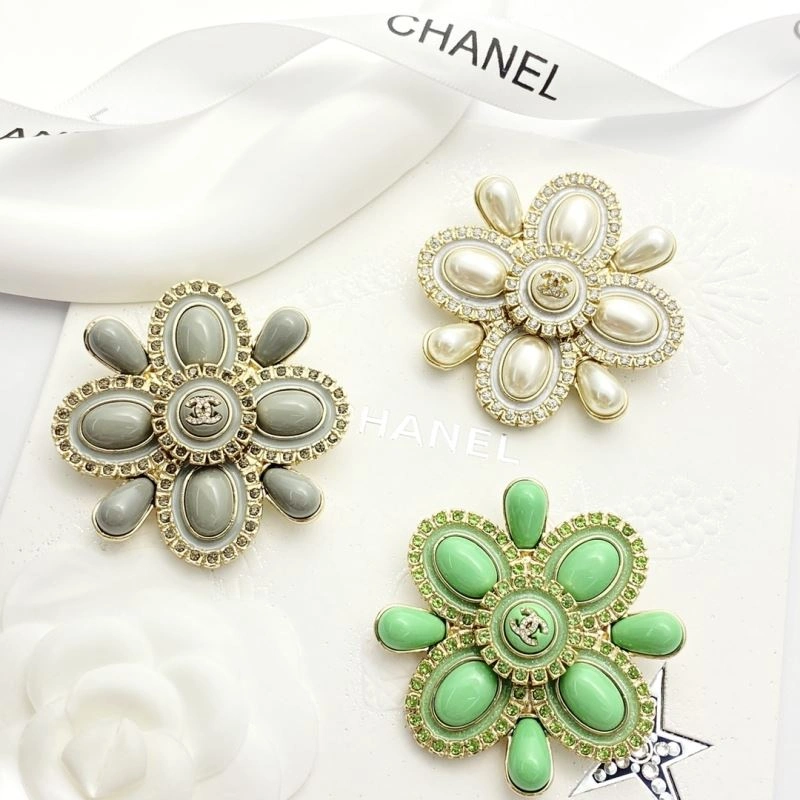 Cozy Chanel Brooches 230270