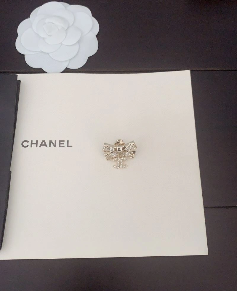 Vibrant Chanel Brooches 230230