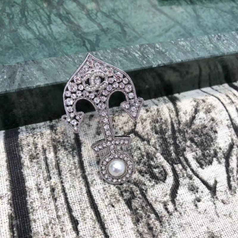Flexible Chanel Brooches 230212