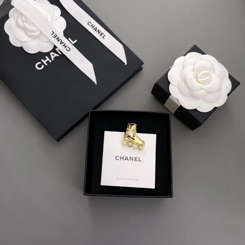 Youthful Chanel Brooches 229283