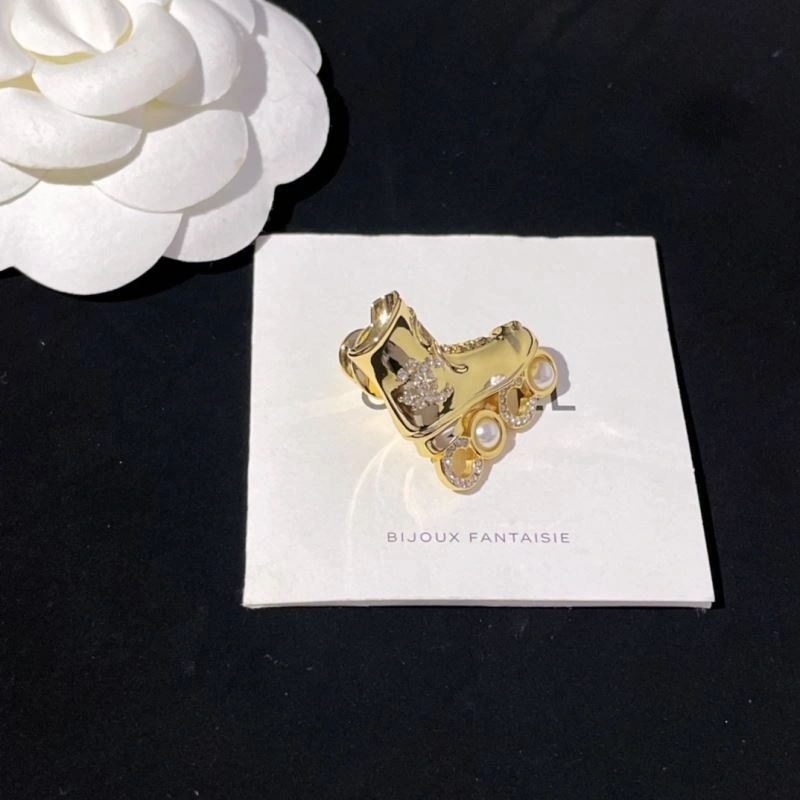 Youthful Chanel Brooches 229283