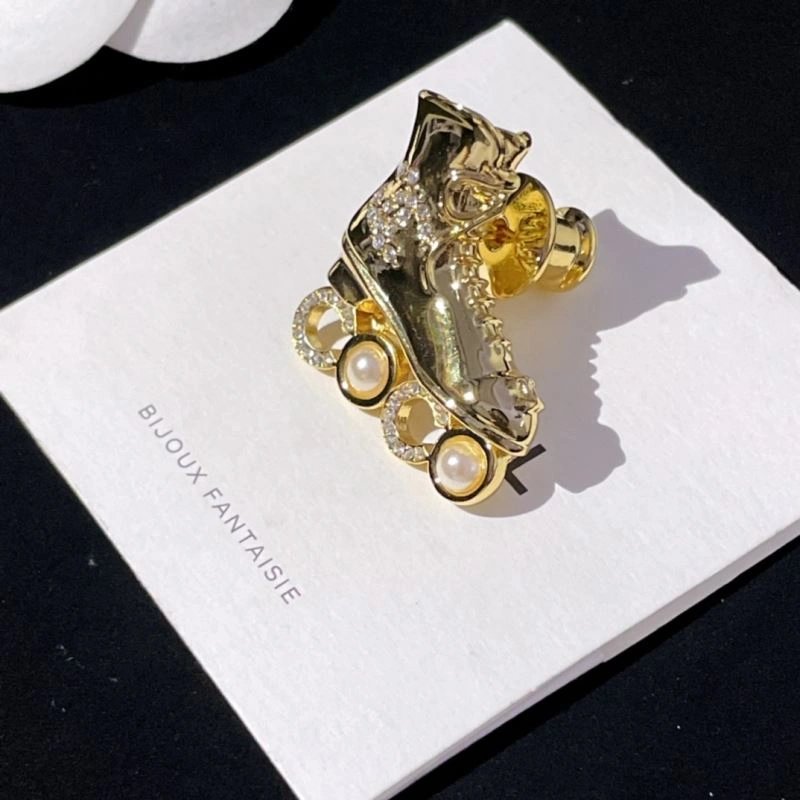 Youthful Chanel Brooches 229283