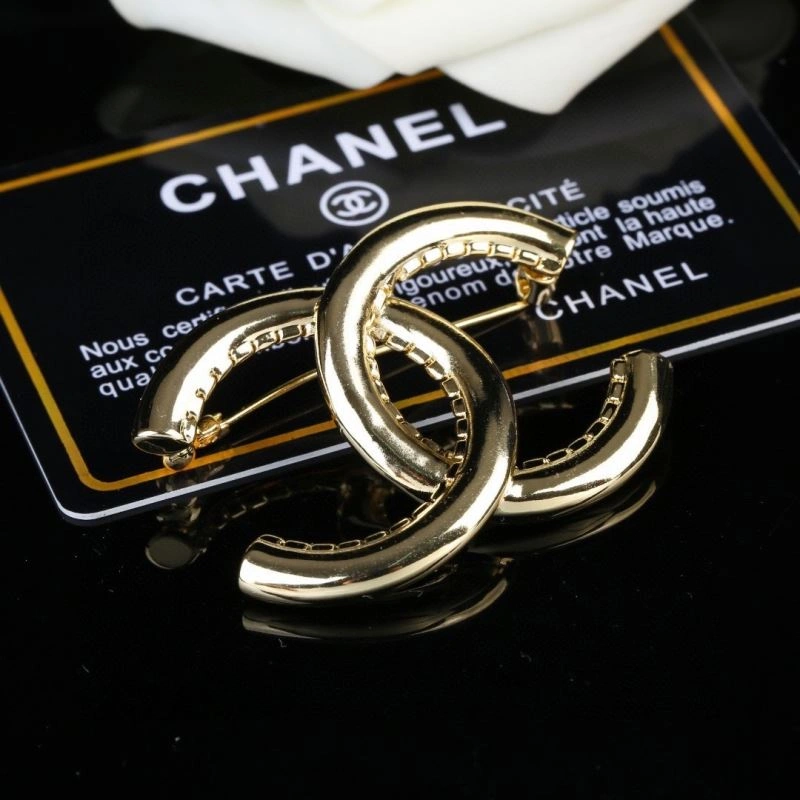 TravelReady Chanel Brooches 229277