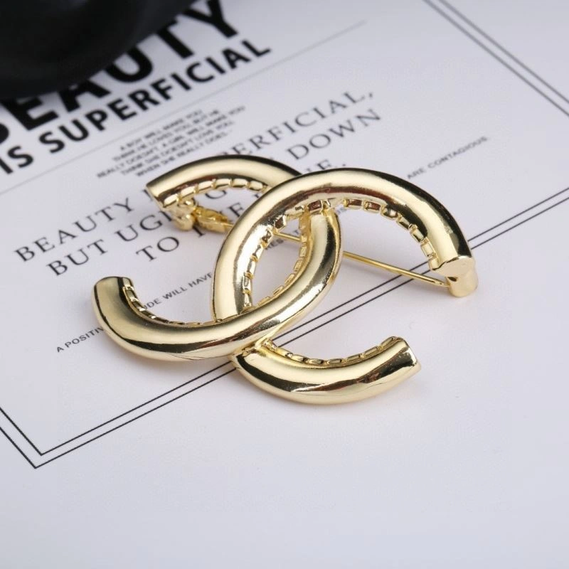 TravelReady Chanel Brooches 229277
