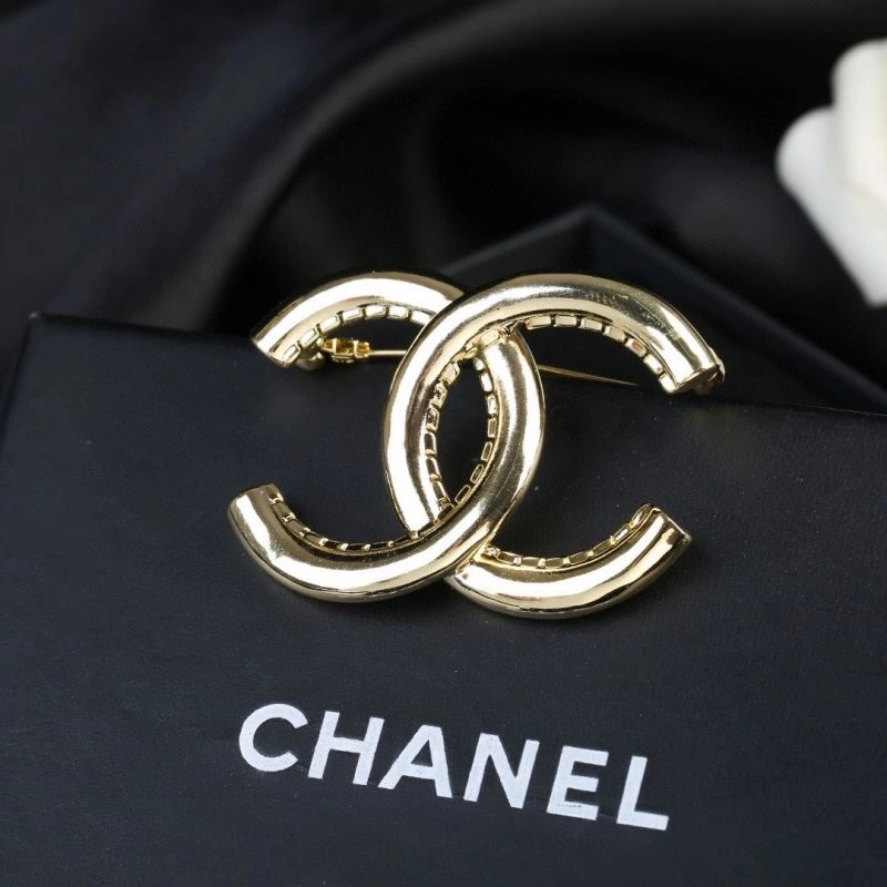 TravelReady Chanel Brooches 229277