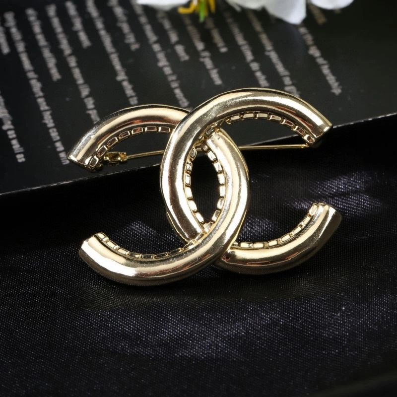TravelReady Chanel Brooches 229277