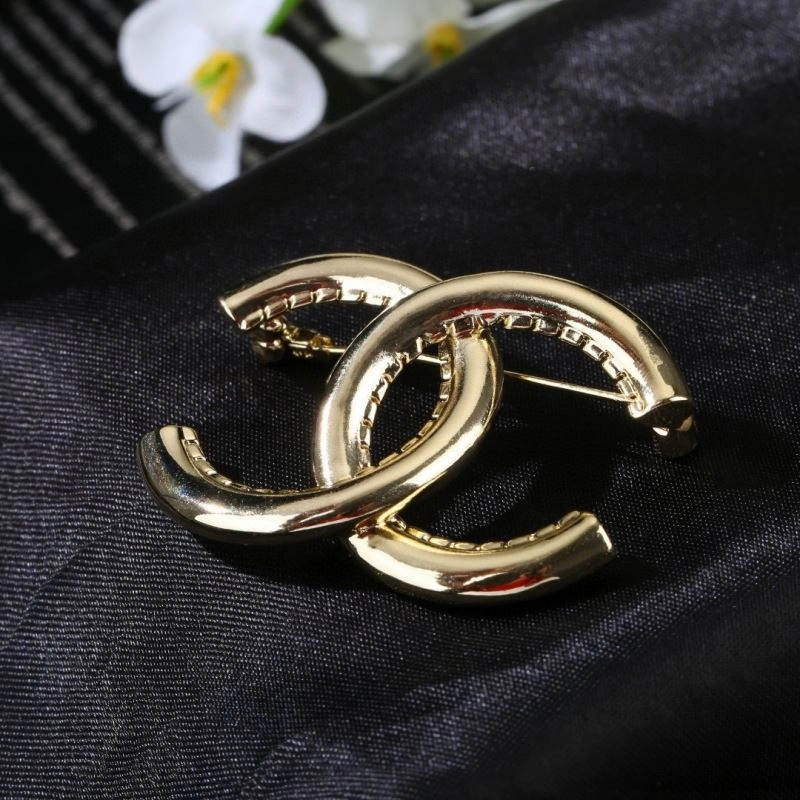 TravelReady Chanel Brooches 229277