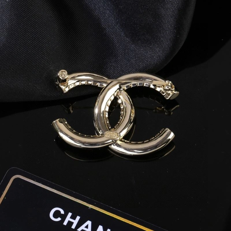TravelReady Chanel Brooches 229277
