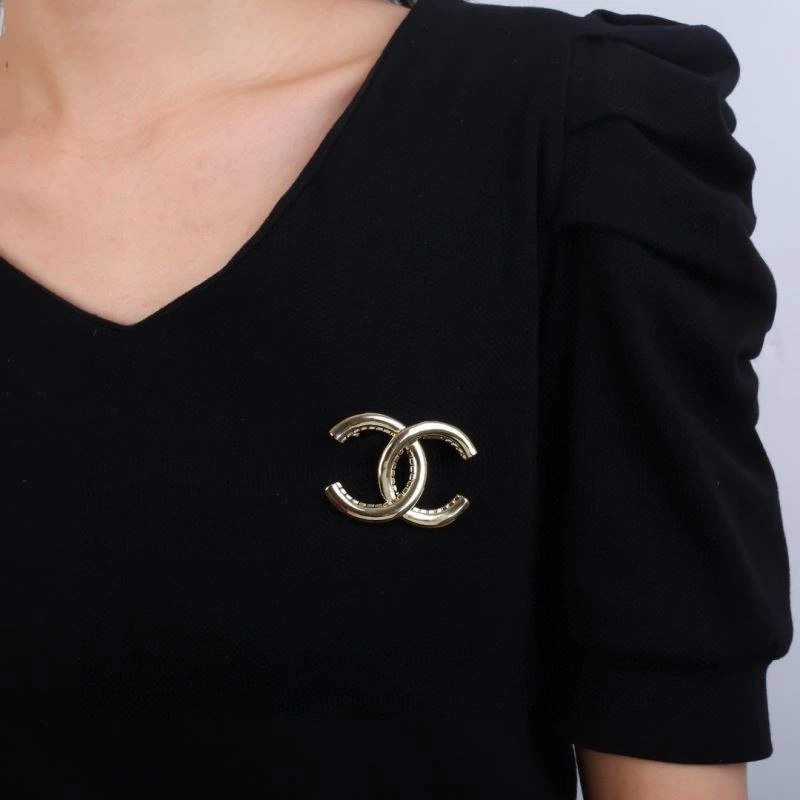 TravelReady Chanel Brooches 229277