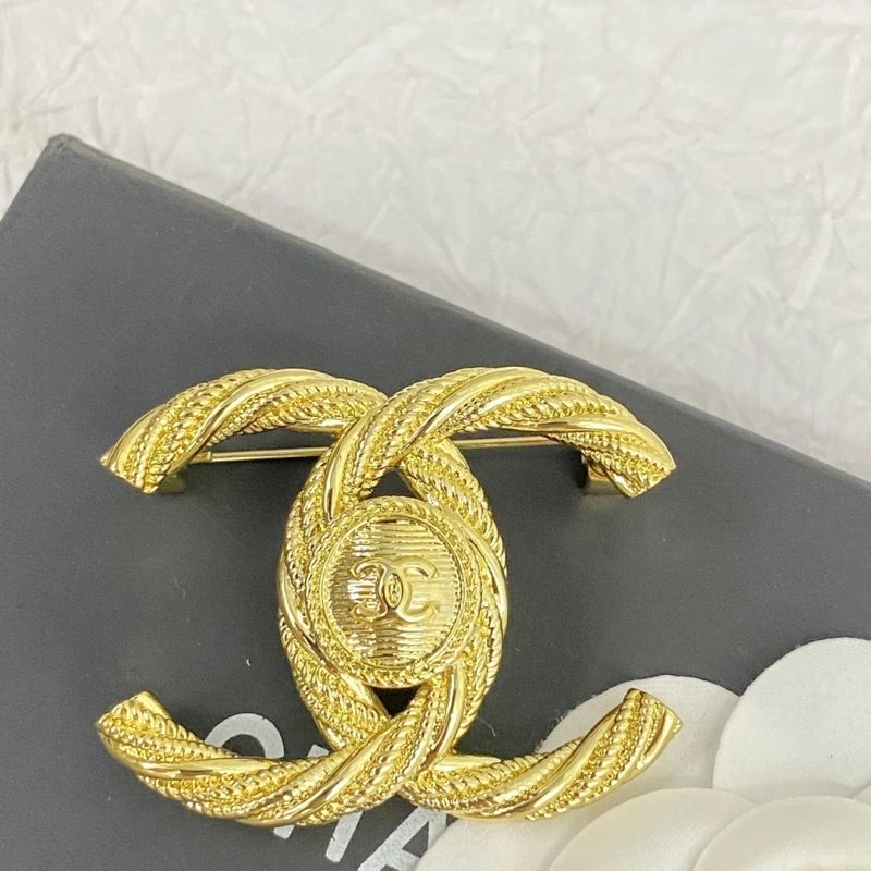 Bright Chanel Brooches 229276