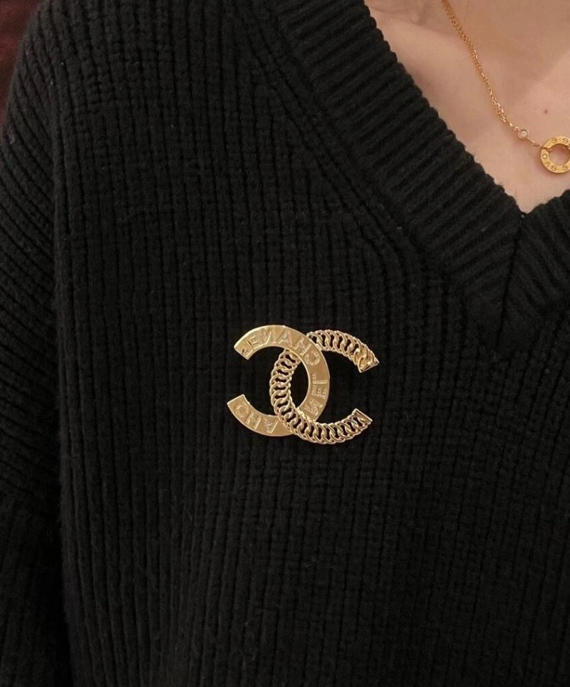 WrinkleFree Chanel Brooches 229248