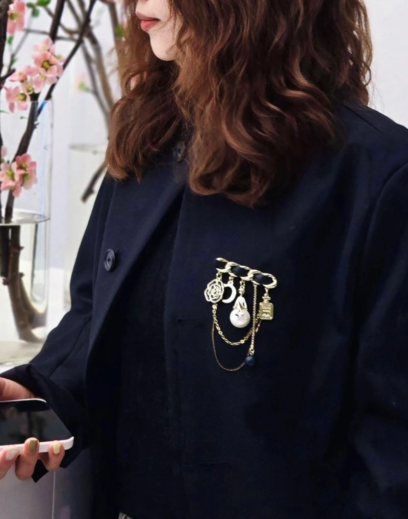 Attractive Chanel Brooches 229299