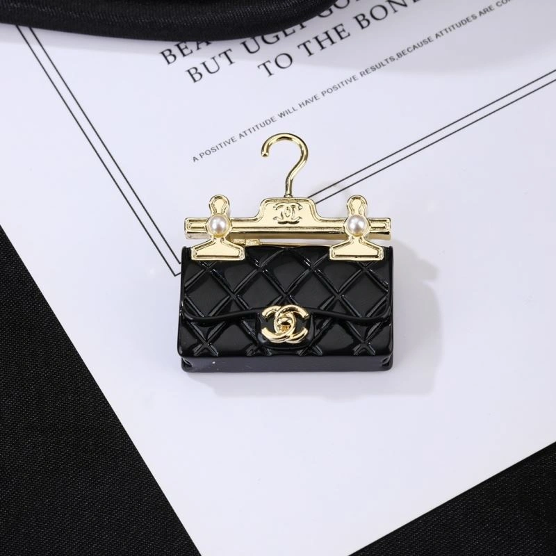 SoftTouch Chanel Brooches 229235