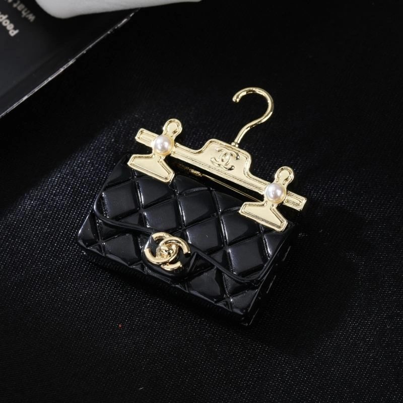 SoftTouch Chanel Brooches 229235