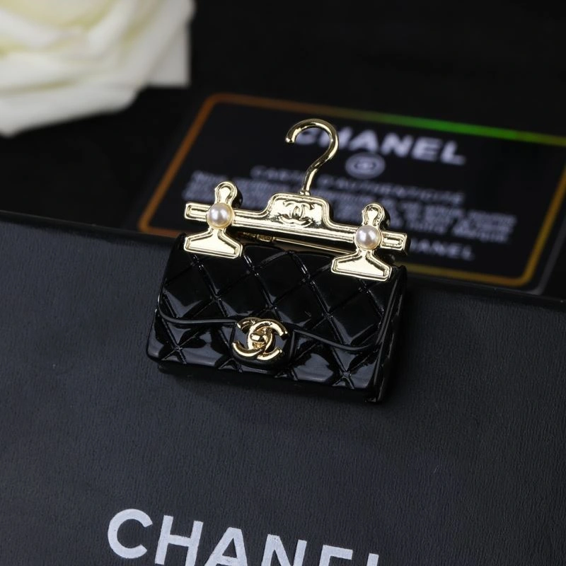 SoftTouch Chanel Brooches 229235