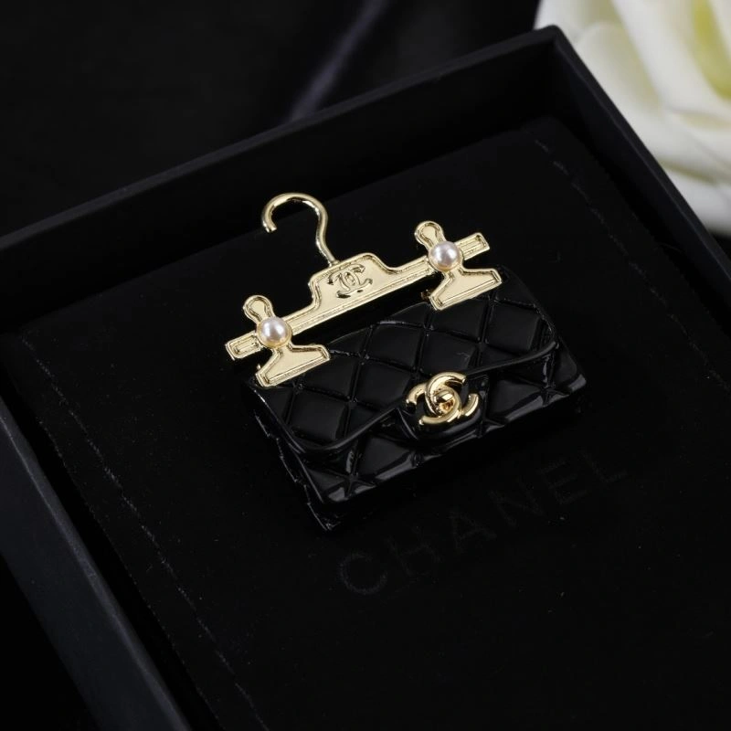 SoftTouch Chanel Brooches 229235