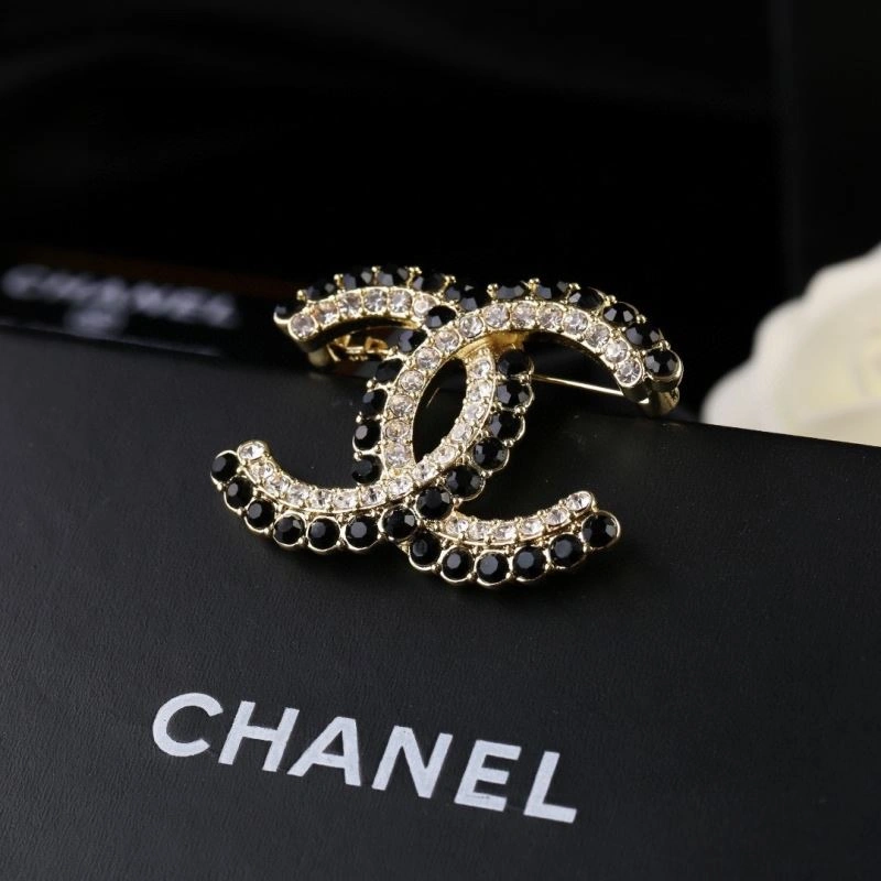 ZipUp Chanel Brooches 229241