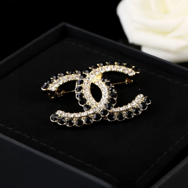 ZipUp Chanel Brooches 229241
