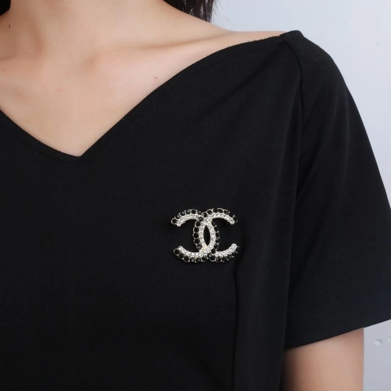 ZipUp Chanel Brooches 229241
