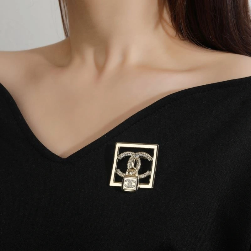 Chanel Brooches Lightweight 229238