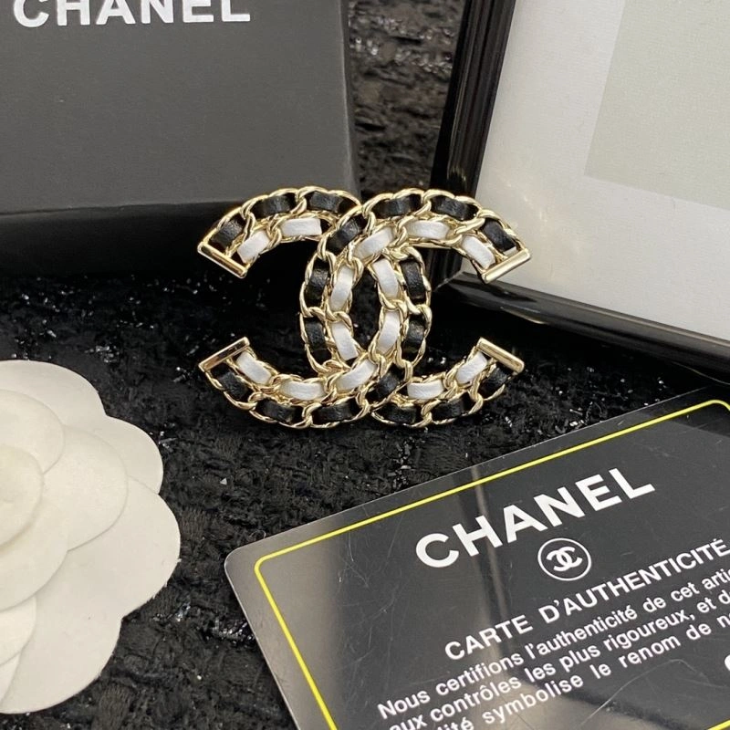Chanel Brooches Affordable 229284