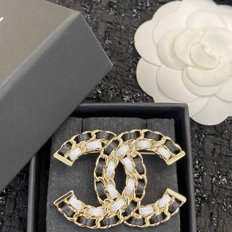Chanel Brooches Affordable 229284
