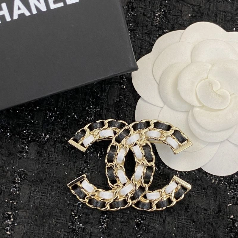 Chanel Brooches Affordable 229284