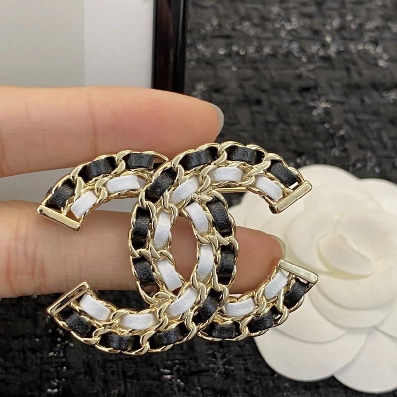 Chanel Brooches Affordable 229284