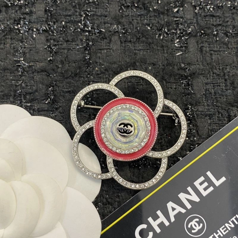 UrbanChic Chanel Brooches 229262