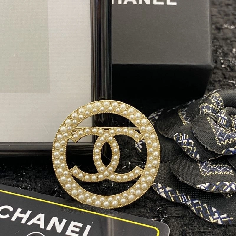 Chanel Brooches Snug 229281