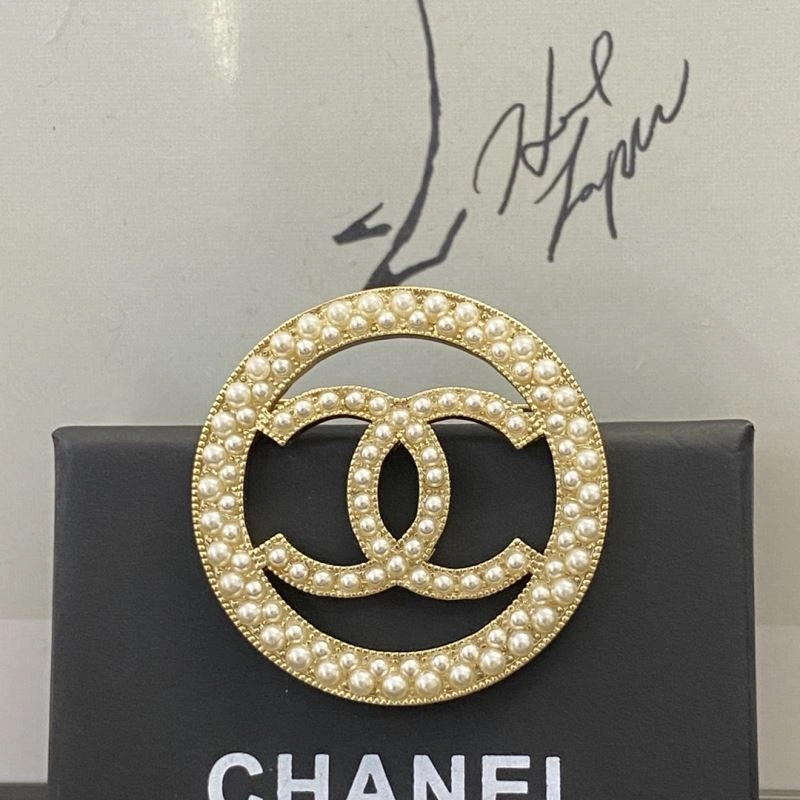 Chanel Brooches Snug 229281