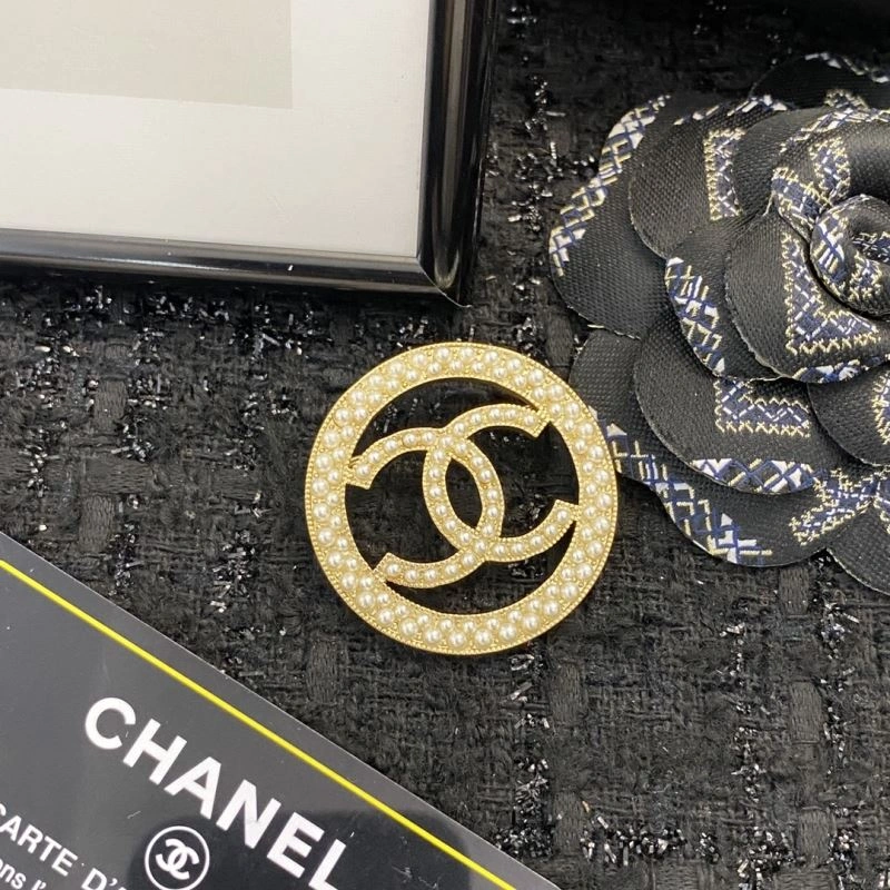Chanel Brooches Snug 229281