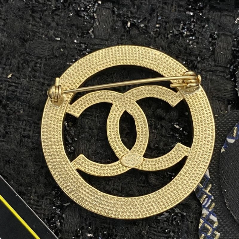 Chanel Brooches Snug 229281