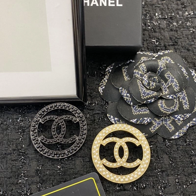 Chanel Brooches Snug 229281