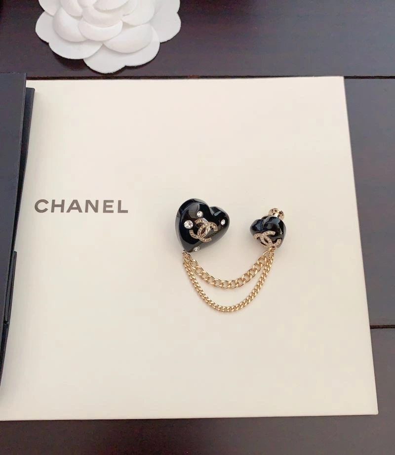 Timeless Chanel Brooches 229234
