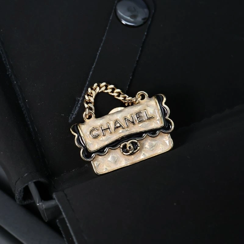 Vibrant Chanel Brooches 229232