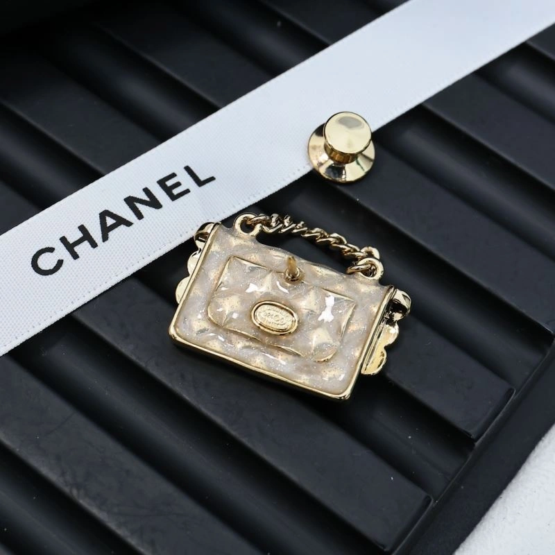 Vibrant Chanel Brooches 229232