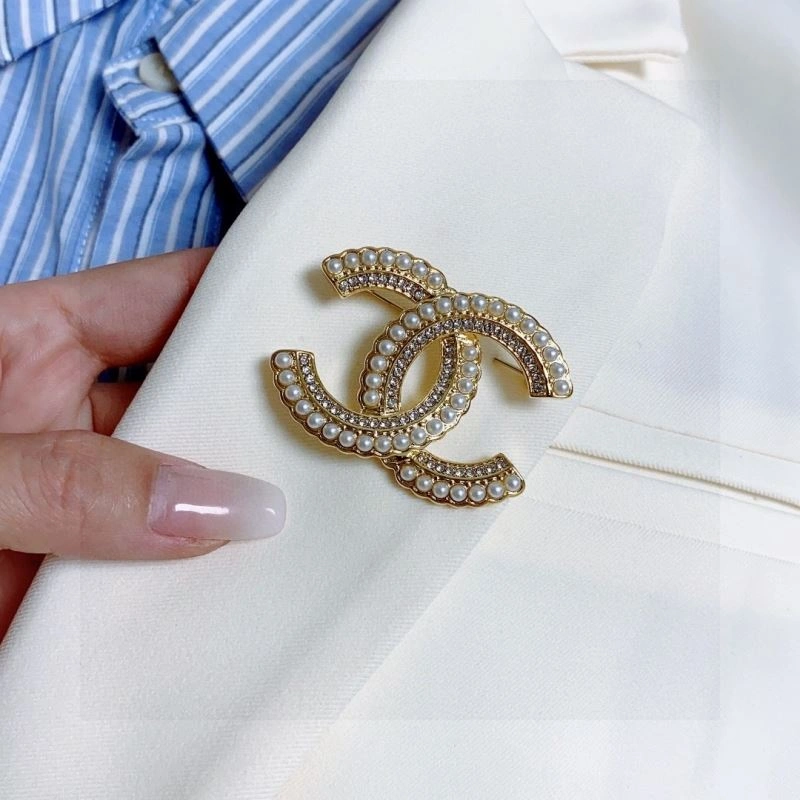 Contemporary Chanel Brooches 229260