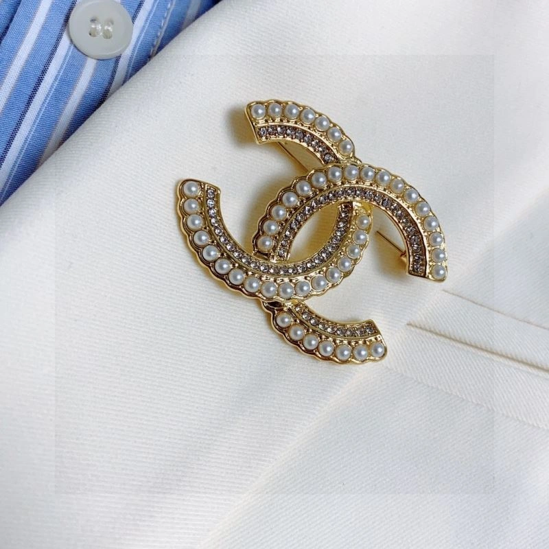 Contemporary Chanel Brooches 229260