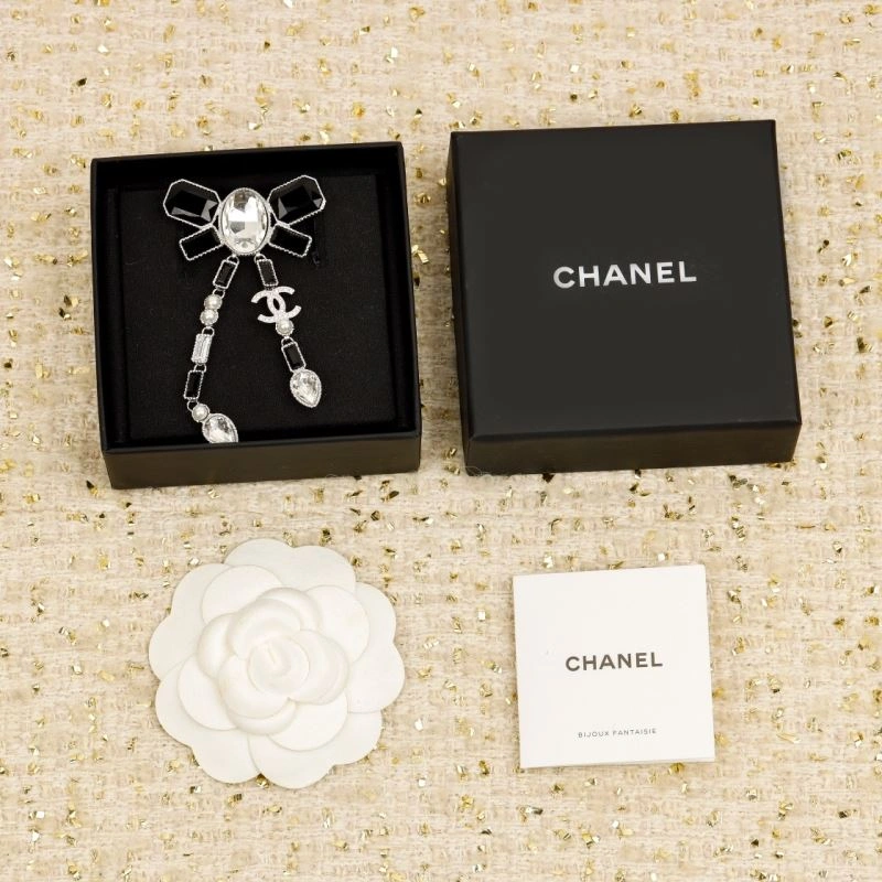 Cozy Chanel Brooches 229256