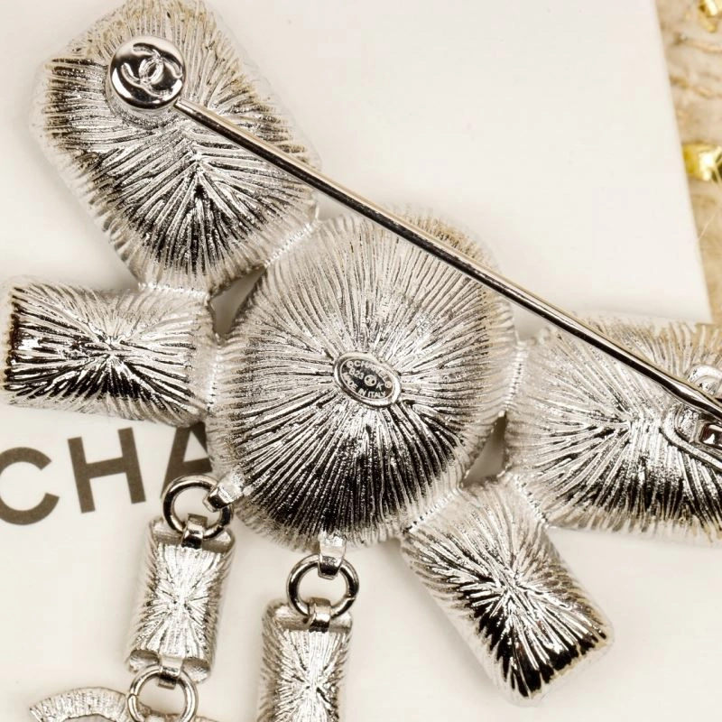 Cozy Chanel Brooches 229256