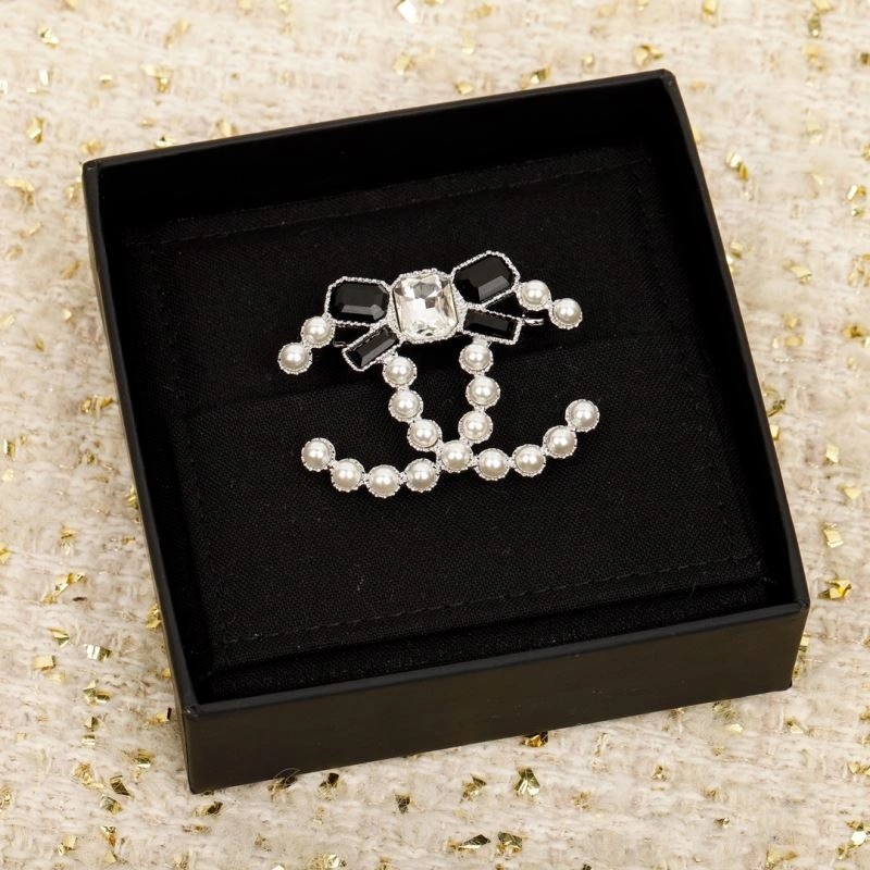 Lightweight Chanel Brooches 229208