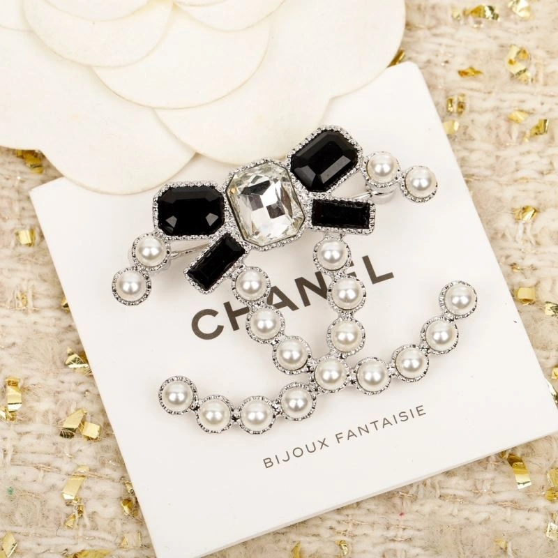 Lightweight Chanel Brooches 229208