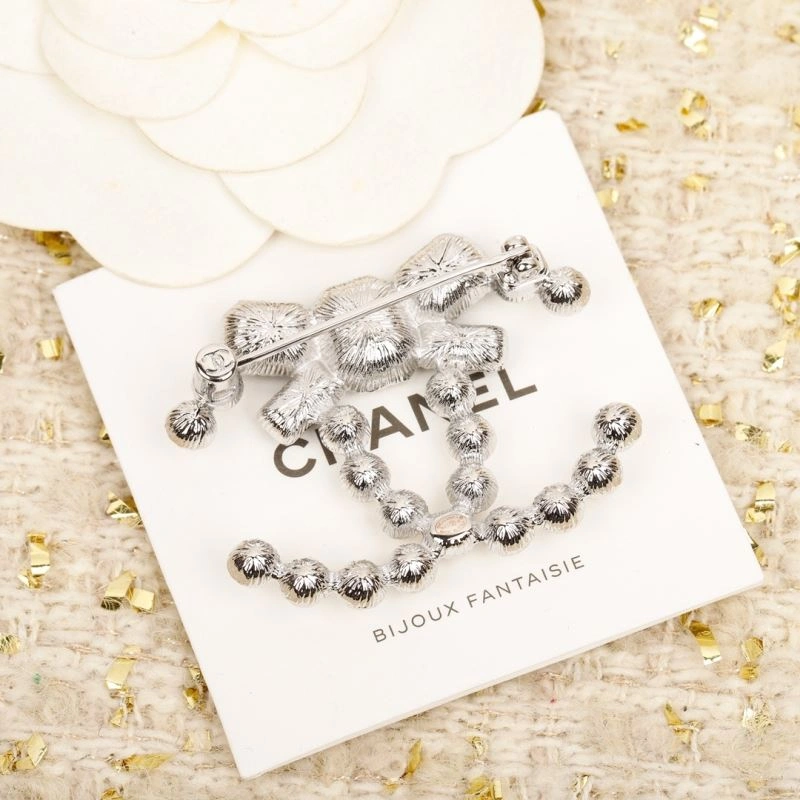 Lightweight Chanel Brooches 229208