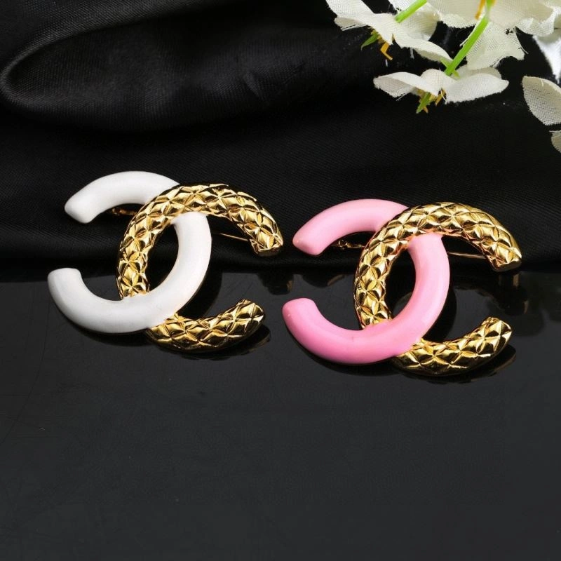 Neat Chanel Brooches 229240