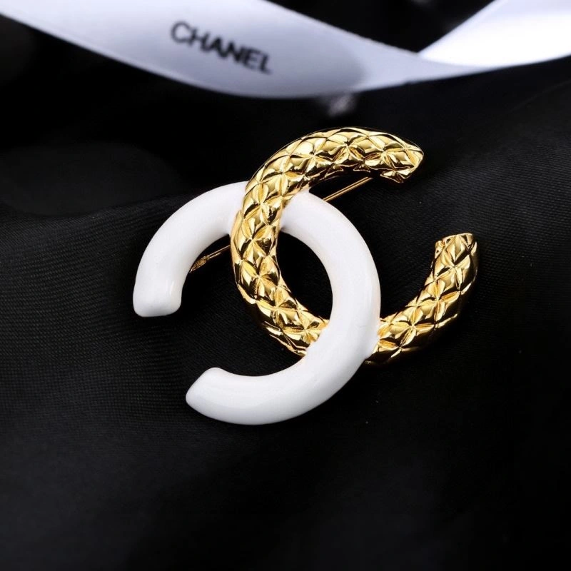 Neat Chanel Brooches 229240