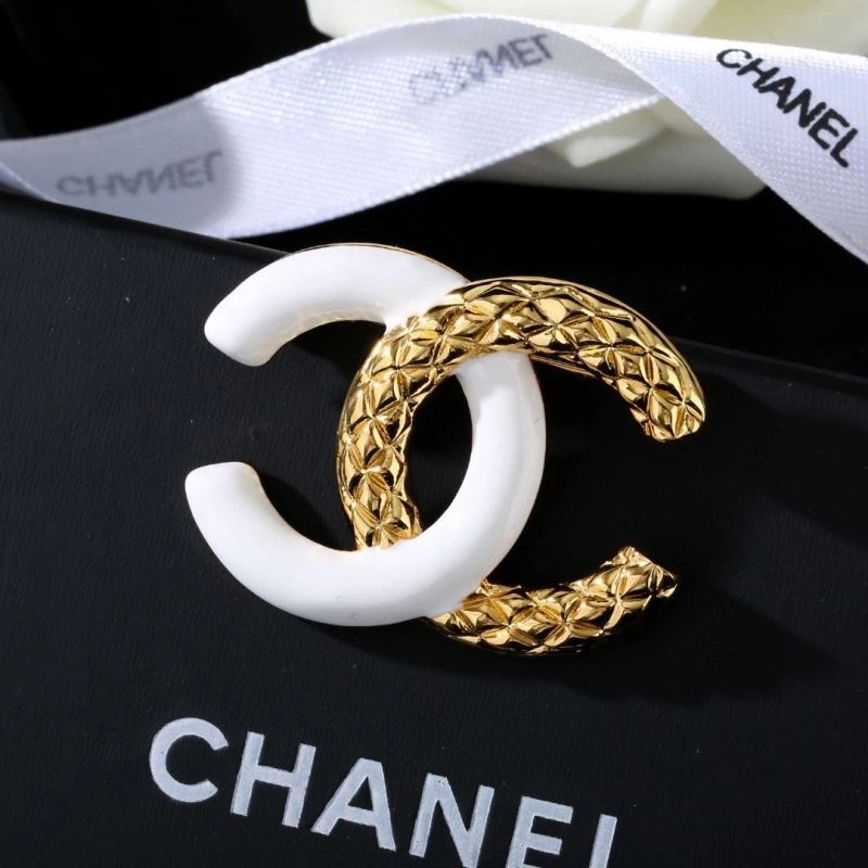 Neat Chanel Brooches 229240